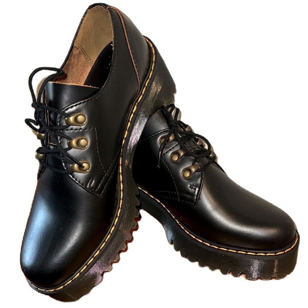 Women’s Authentic Dr. Martens Leona Lo Chunky Sole Lace up Oxford